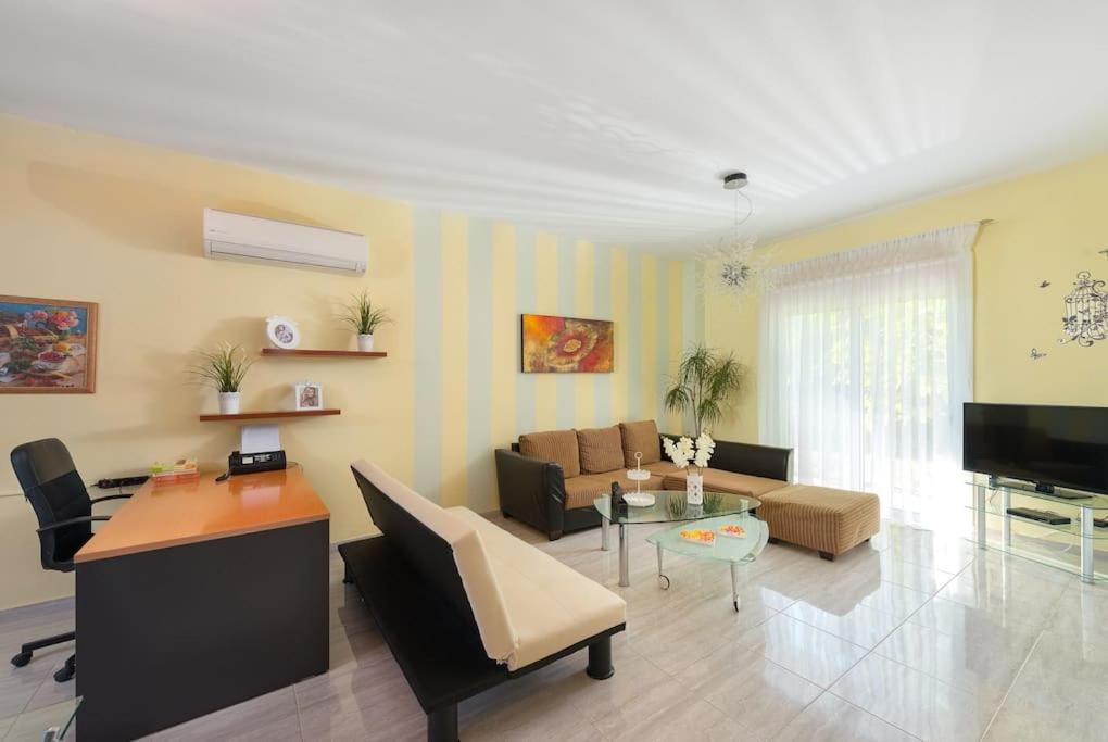 Greek Style Ground Floor Apartment & Pool Ialysos  Esterno foto